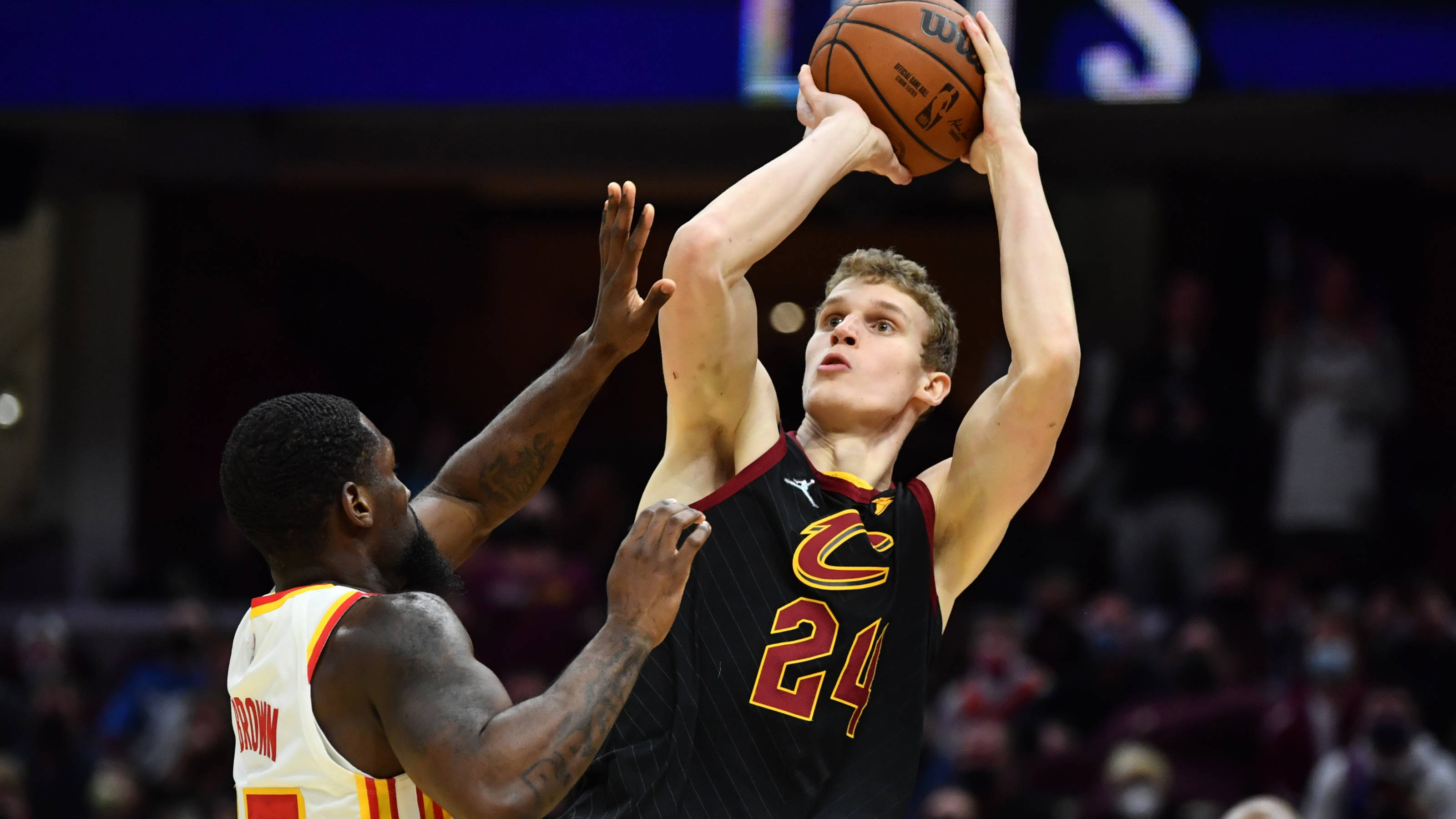 亚博荷甲赛程吃紧；金州勇士冲刺阶段手感冰凉；赛场秩序良好；阵容厚度经受考验的简单介绍