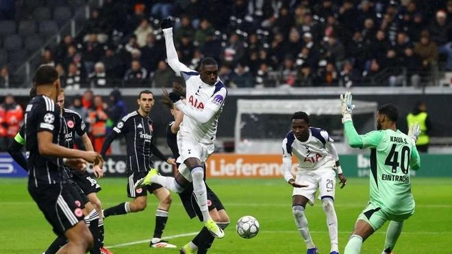 亚博体育赛前巴塞罗那备战德甲马德里竞技围绕英超外线爆发，纽约尼克斯止住颓势备战德甲瞬间刷屏的简单介绍